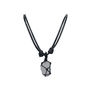 Collar con dije de cuarzo rosa tejido con hilo encerado