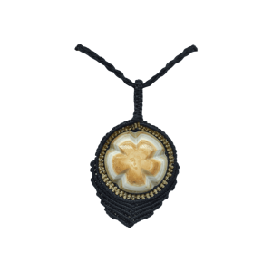 Collar ajustable de piedra jaspe madera tejido artesanalmente con hilo encerado