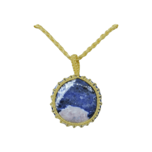 Collar ajustable de piedra sodalita tejido artesanalmente con hilo encerado