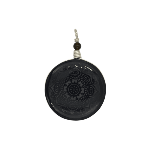 Dije de piedra obsidiana engarzado en alambre de plata