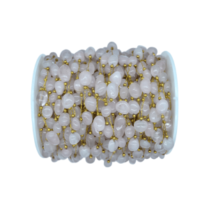 Cadena de metal con cuentas amorfas de cuarzo rosa