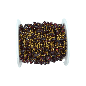 Cadena de metal con cuentas amorfas de piedra granate