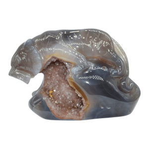 Tigre sobre roca de piedra amatista pulida con drusa natural